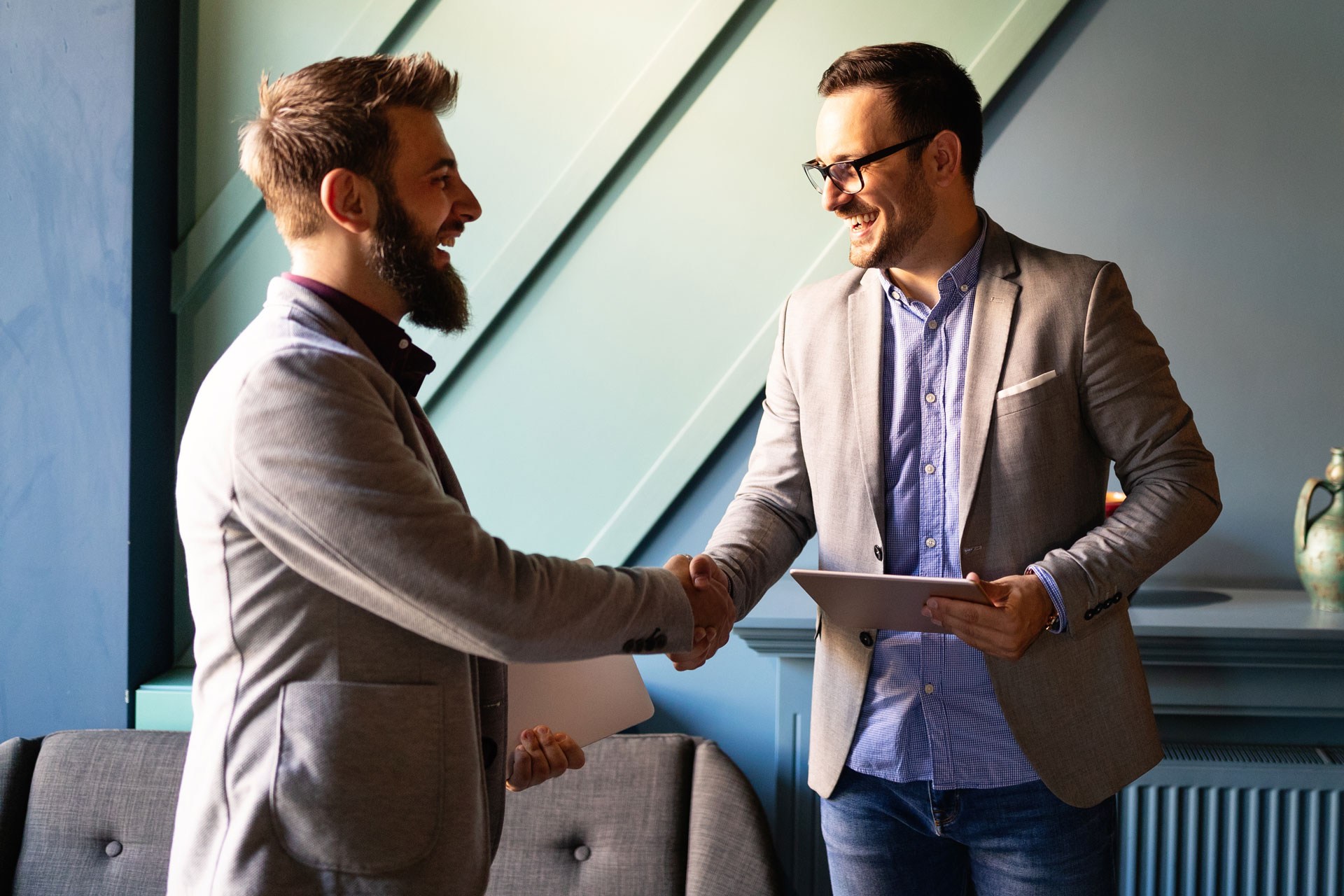 Händedruck zwischen zwei Geschäftspartnern.